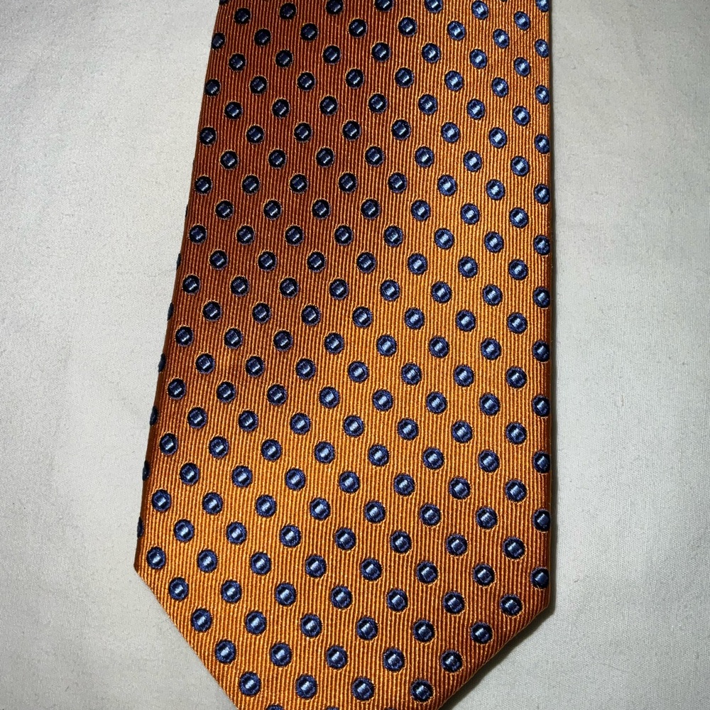 Chaps Men’s Orange Neck Tie With Blue Dots. NWT.